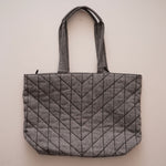 画像をギャラリービューアに読み込む, KARL LAGERFELD PARIS カールラガーフェルド グレー キルティング トートバッグ BLACK GRAY QUILTING TOTE-BAG