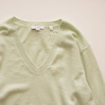 画像をギャラリービューアに読み込む, ヴィンス エメラルド カシミヤ Vネックニット セーター VINCE EMERALD V-NECK SWEATER WOMEN