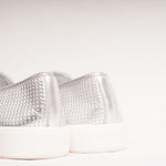 画像をギャラリービューアに読み込む, ビンス ヴィンス シルバー パンチングレザー スリッポン スニーカー VINCE PERFORATED SILVER LEATHER SLIP-ON SNEAKERS WOMENS