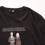 画像をギャラリービューアに読み込む, KARL LAGERFELD PARIS カールラガーフェルド パリ ブラック カーラ ラブスカール プリント Tシャツ BLACK CARA LOVES KARL PRINT TEE FOR ALL GENDERS