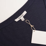 画像をギャラリービューアに読み込む, スプレンディッド ネイビー 同色異素材 オスロサテン Vネック Tシャツ カットソー SPLENDID NAVY OSLO SATIN V-NECK TEE WOMENS