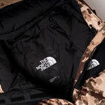 画像をギャラリービューアに読み込む, ノースフェイス ベージュ迷彩柄×ブラック フード付き 550フィル ダウンベスト THE NORTH FACE BEIGE CAMOUFLAGE BLACK BALHAM 550 DOWN VEST USA WOMENS