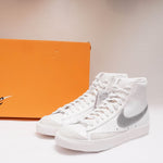 画像をギャラリービューアに読み込む, ナイキ ブレーザー ミドルカット'77 ホワイトレザーシルバースウッシュ ブレイザー NIKE BLAZER MID ‘77 MIDDLE CUT WHITE LEATHER SNEAKERS WOMENS