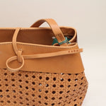 画像をギャラリービューアに読み込む, KARA カラ ベジタブルタンニング レザー バッグ ショルダーバッグ KARA VEGETABLE TANNED LEATHER BAG WOMENS