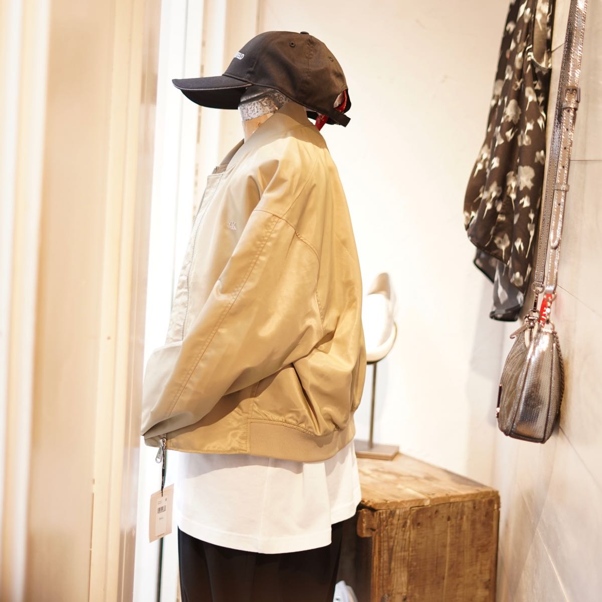 【WOMEN】カルバンクライン ショート丈 ボンバージャケット