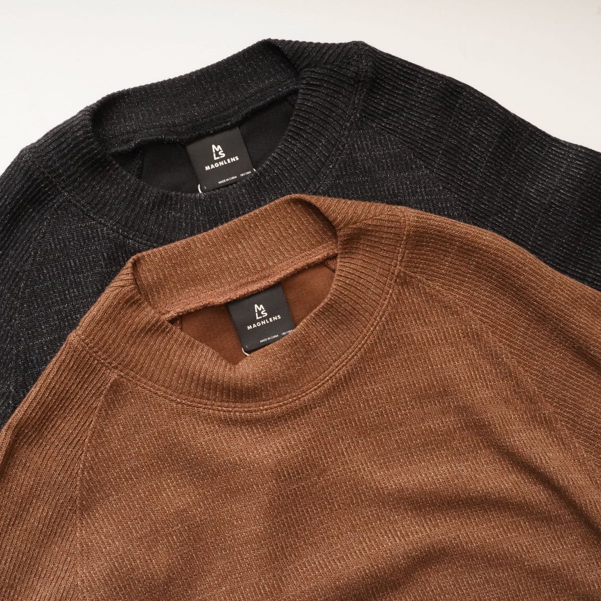 【MEN】Magnlens Mock-Neck Sweatshirt