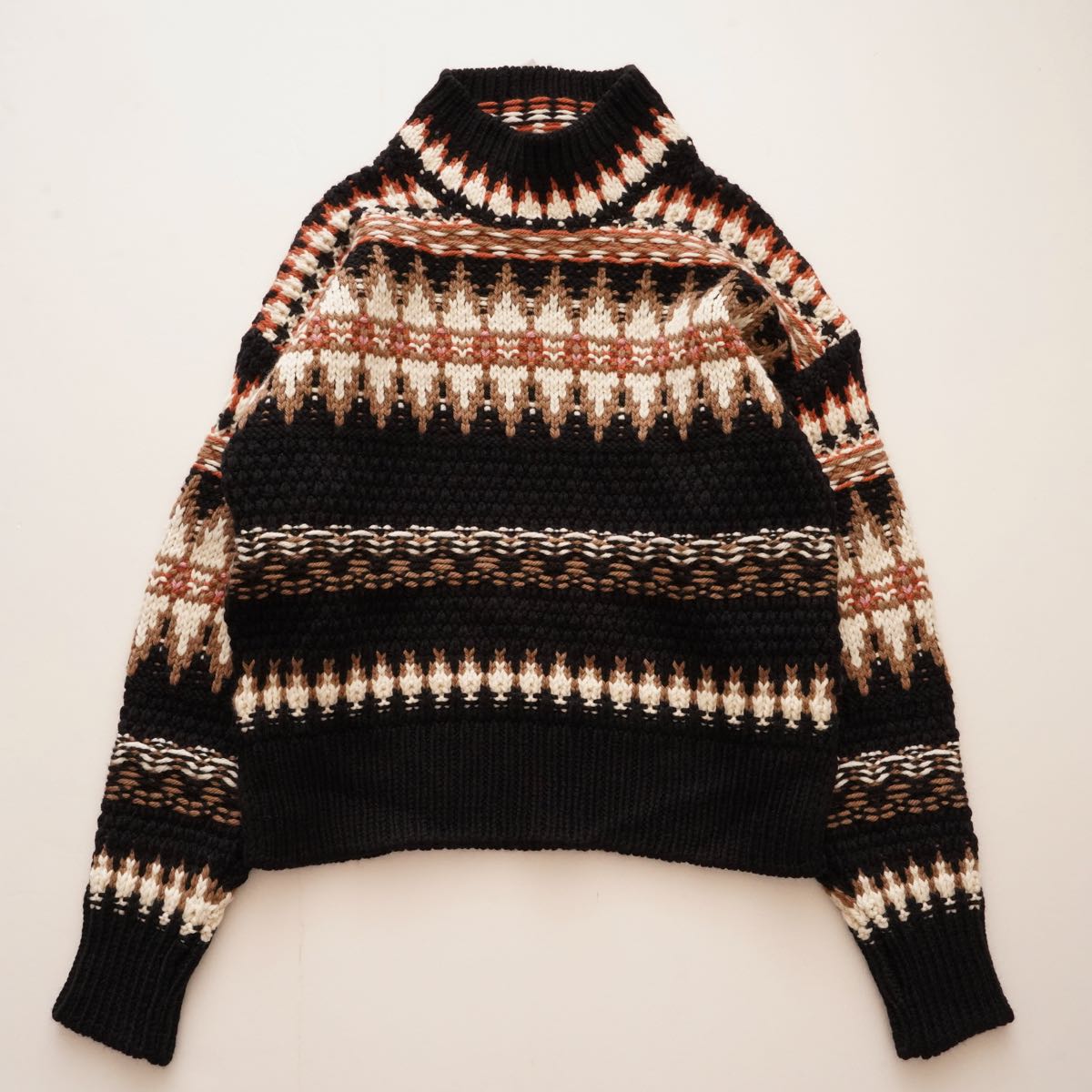 【WOMEN】Splendid Hand-Knit Sweater