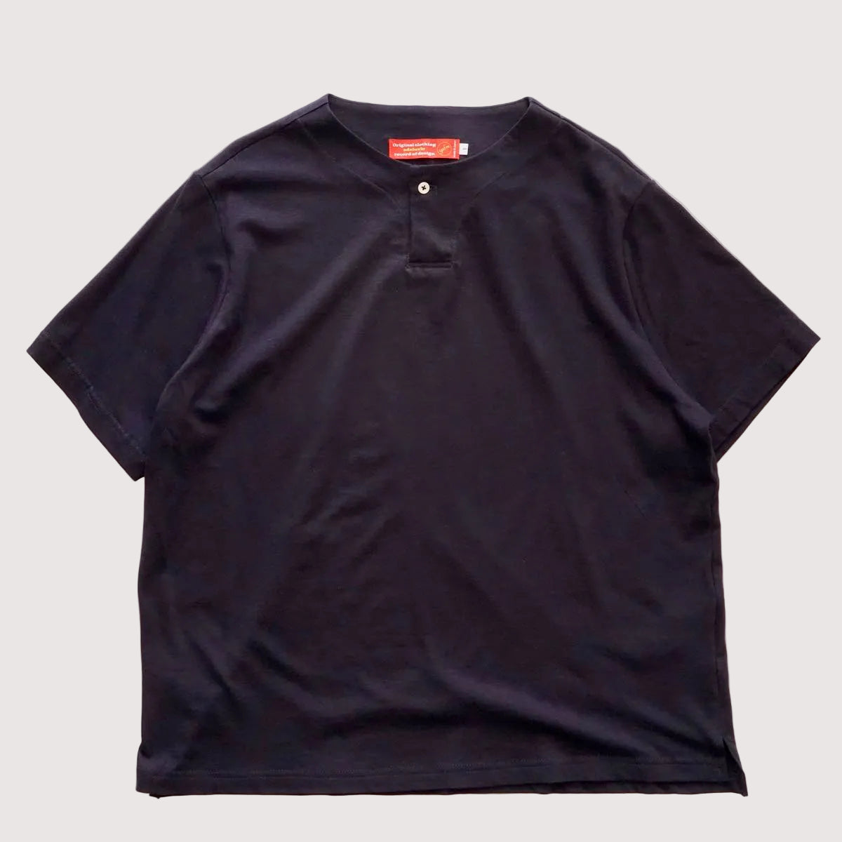 【MEN & WOMEN】ADOLUVLE 1ボタンヘンリー S/S NVY