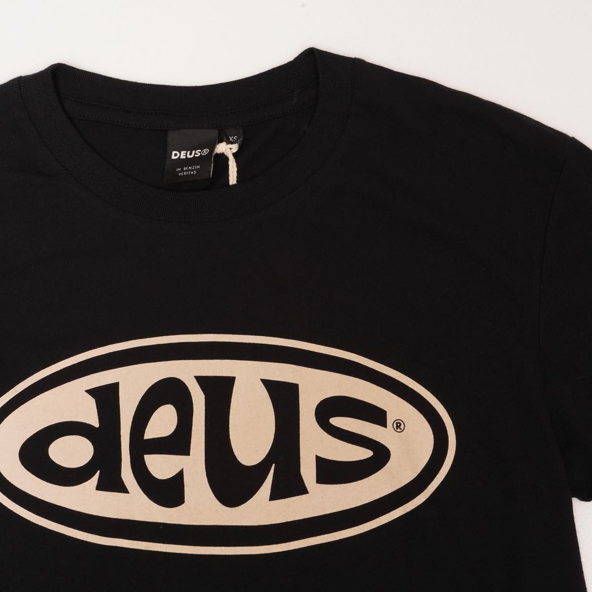 DEUS EX MACHINA デウスエクスマキナ ブラック シャイナー Tシャツ レギュラーフィット BLACK SHINER TEE REGULAR FIT