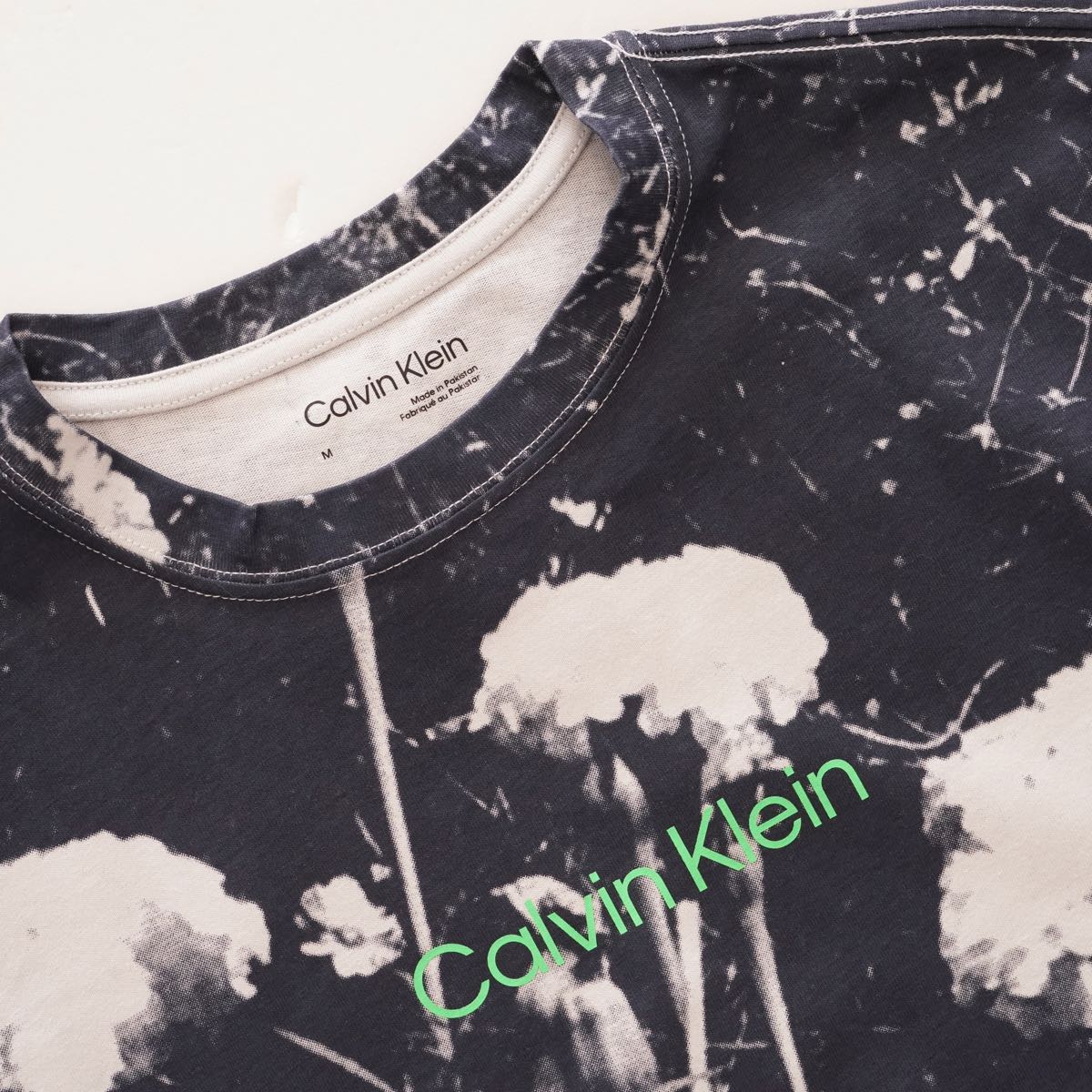 CK カルバンクライン ネイビー フラワープリント ロゴ Tシャツ  CALVIN KLEIN NAVY FLOWER PRINT TEE WOMENS