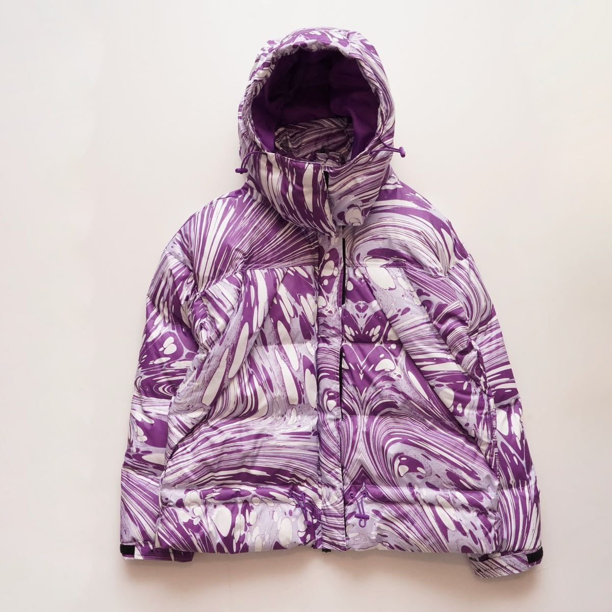 アディダス ステラマッカートニー パープル プリント パファージャケット 中わた フード付き ADIDAS × STELLA MCCARTNEY PURPLE PRINT PUFFER JACKET WOMEN