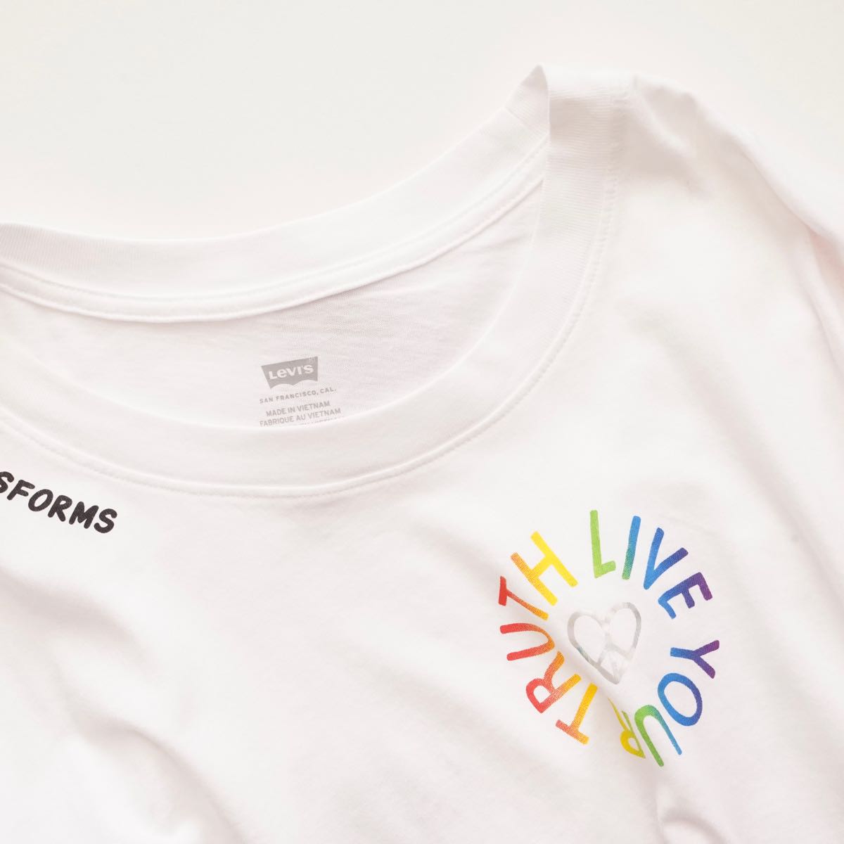 LEVI'S リーバイス ホワイト レインボープリント リラックスフィット Tシャツ  WHITE RAINBOW PRINT RELAX FIT TEE T SHIRT WOMENS