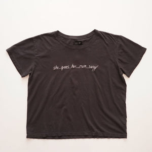 JOE'S JEANS ジョーズ ジーンズ ブラック リラックスフィット Tシャツ 「SHE GOES HAR OWN WAY」アメリカ製 BLACK RELAXED FIT TEE WOMENS MADE IN USA