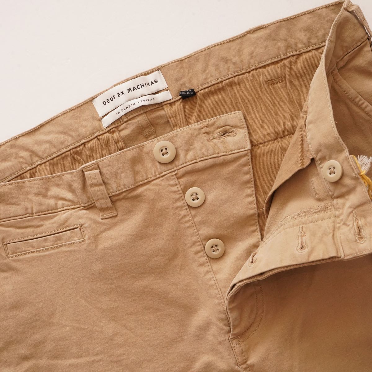 DEUS EX MACHINA デウスエクスマキナ カーキ ベージュ コットン チノショーツ KHAKI BEIGE COTTON CHINO SHORTS MEN