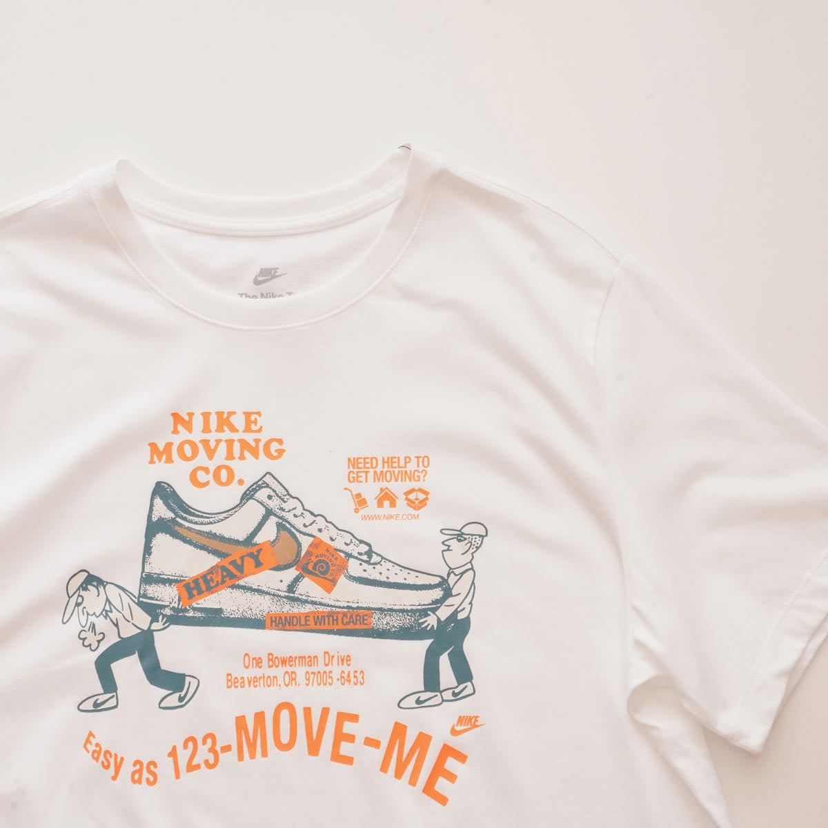 ナイキ ホワイト NIKE MOVING CO. ヘヴィー プリントTシャツ NIKE WHITE HEAVY PRINT TEE MEN