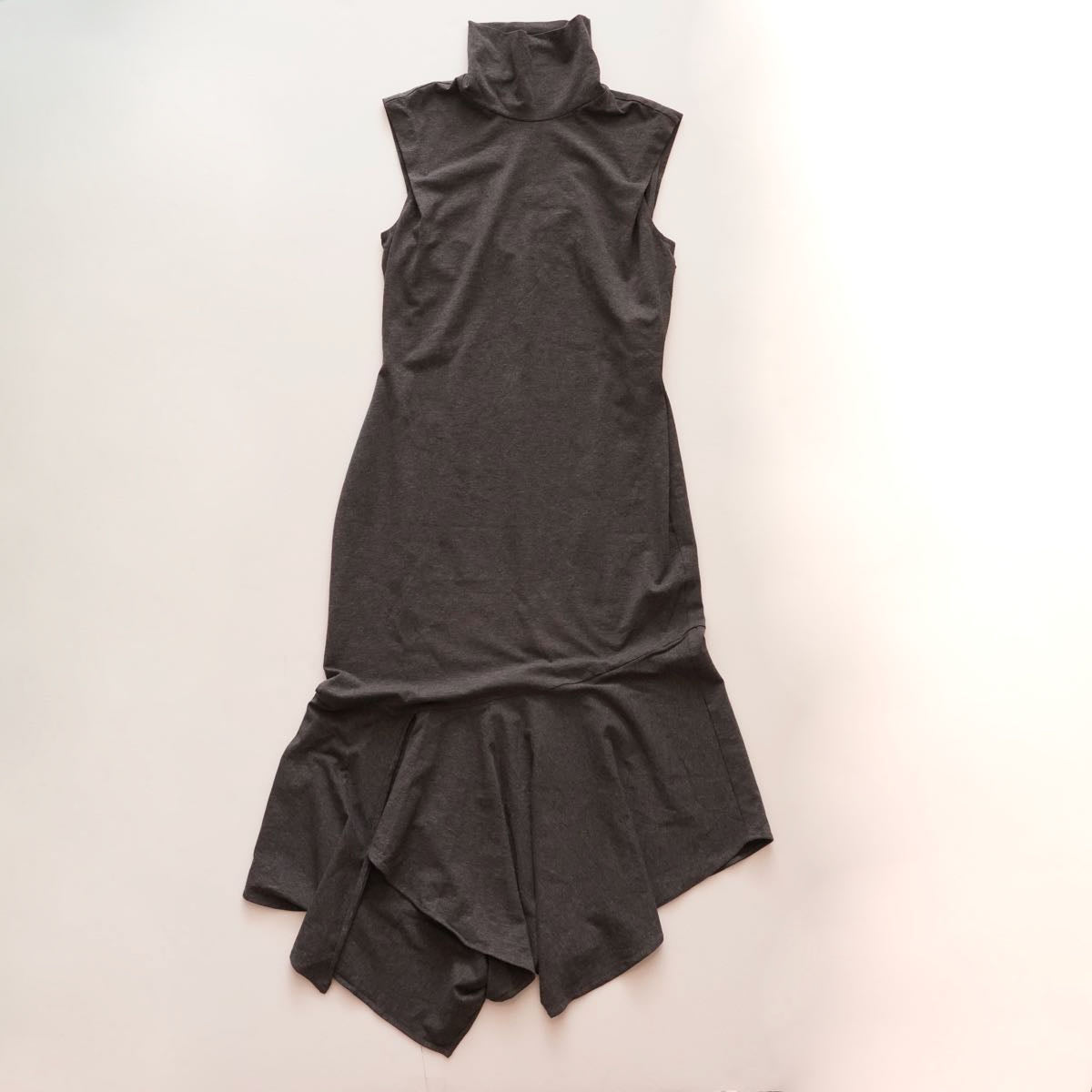 KARL LAGERFELD PARIS カールラガーフェルド チャコールグレー ノースリーブ ワンピース ドレス CHARCOAL GRAY SLEEVELESS DRESS WOMEN