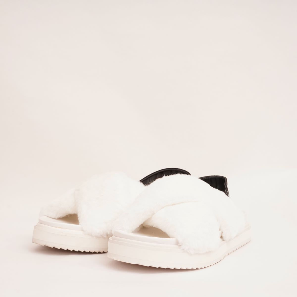 KARL LAGERFELD PARIS カールラガーフェルド ホワイト ファー ×ロゴ サンダル WHITE FUR×LOGO SANDALS WOMEN