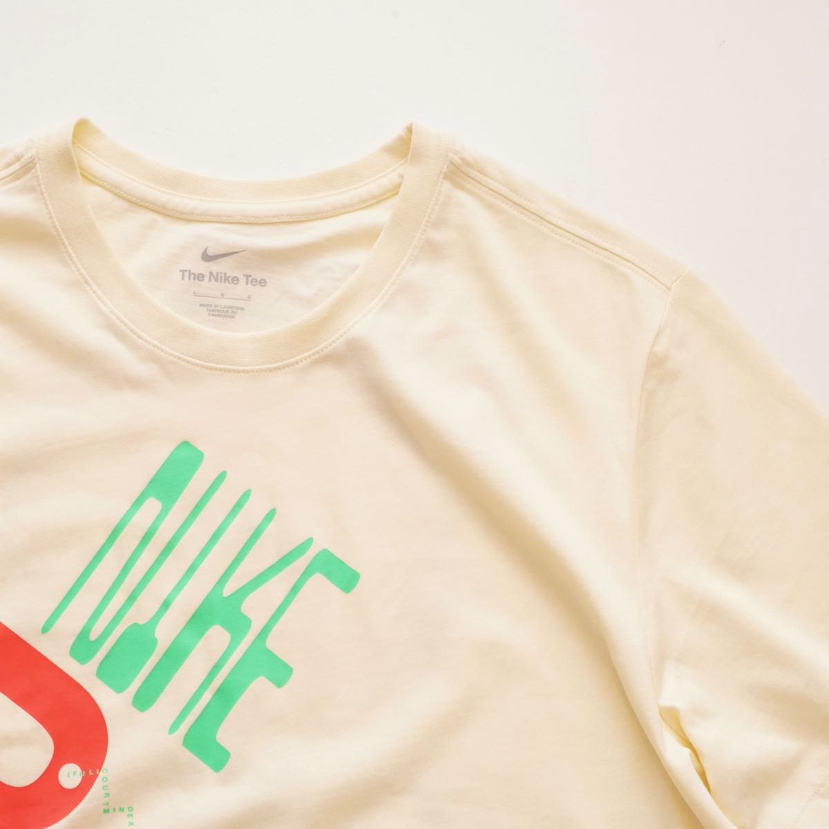 ナイキ クリームイエロー バスケットボール プリントTシャツ NIKE BASKETBALL TEE THE NIKE TEE