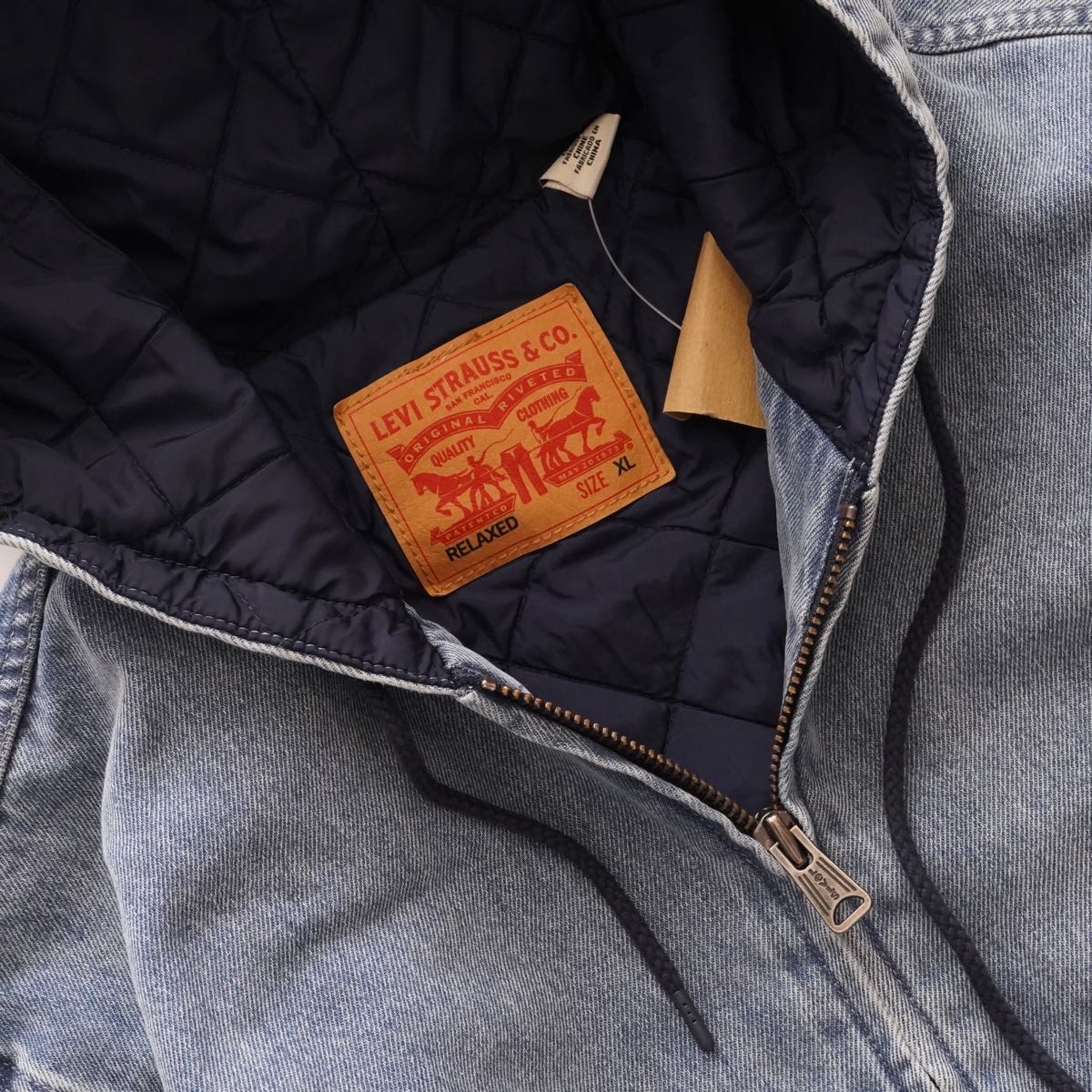 LEVI'S リーバイス ライトインディゴ 中わたフーディ リラックスフィット デニムジャケット LIGHT INDIGO HOODIE RELAXED DENIM JACKET MENS