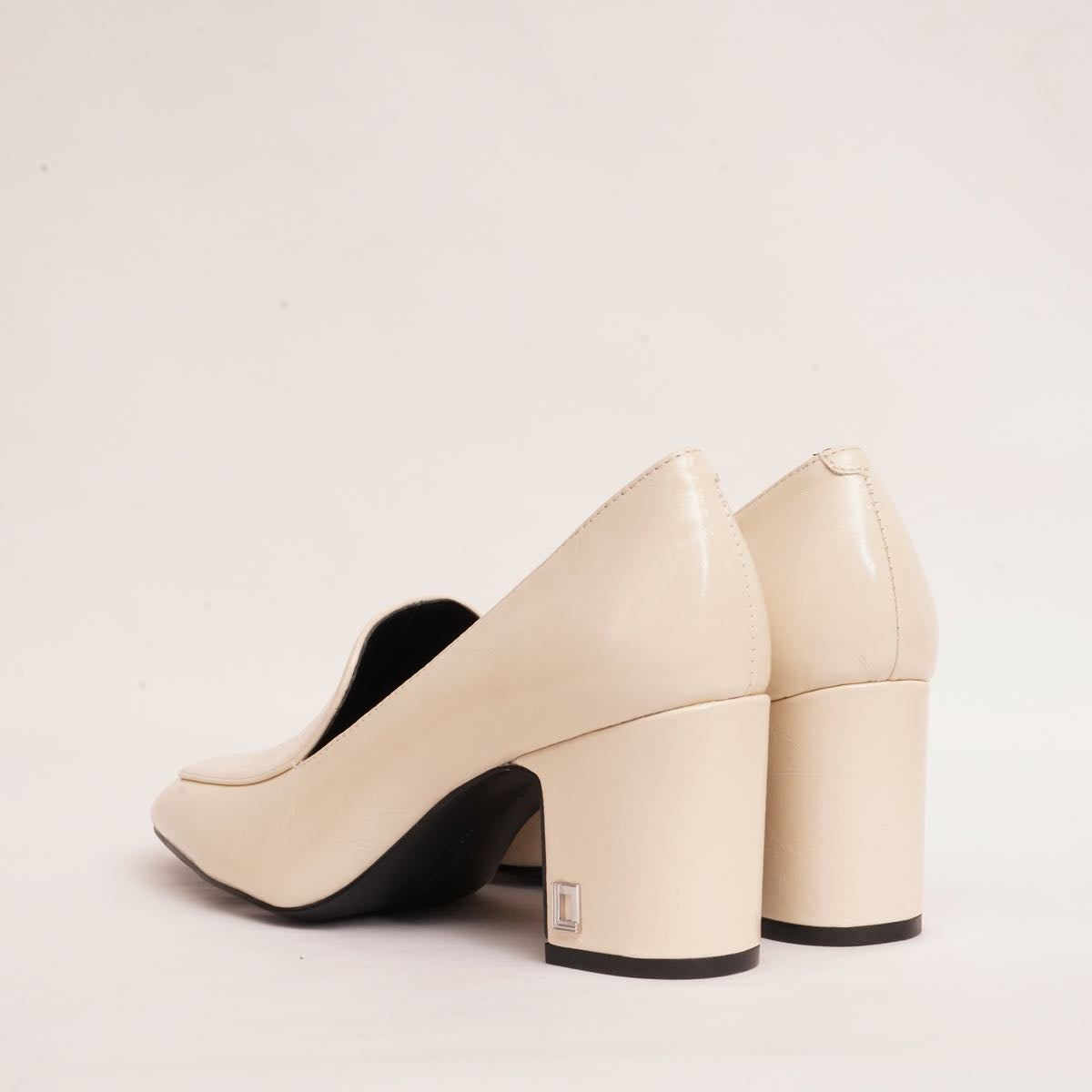 KARL LAGERFELD PARIS カールラガーフェルド アイボリー レザー ヒールローファー IVORY LEATHER PENELOPE HEELED LOAFER WOMEN