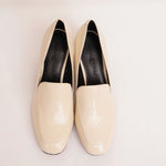 画像をギャラリービューアに読み込む, KARL LAGERFELD PARIS カールラガーフェルド アイボリー レザー ヒールローファー IVORY LEATHER PENELOPE HEELED LOAFER WOMEN
