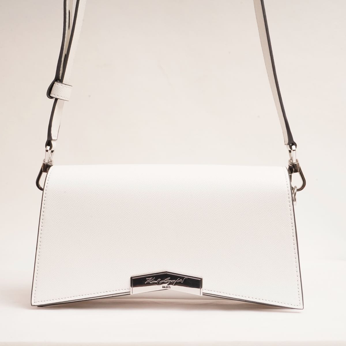 KARL LAGERFELD PARIS カールラガーフェルド ホワイト レザー クラッチ＆ショルダー 2WAY バッグ WHITE LEATHER CLUTCH&SHOULDER 2WAY BAG  「Elegance is an attitude」