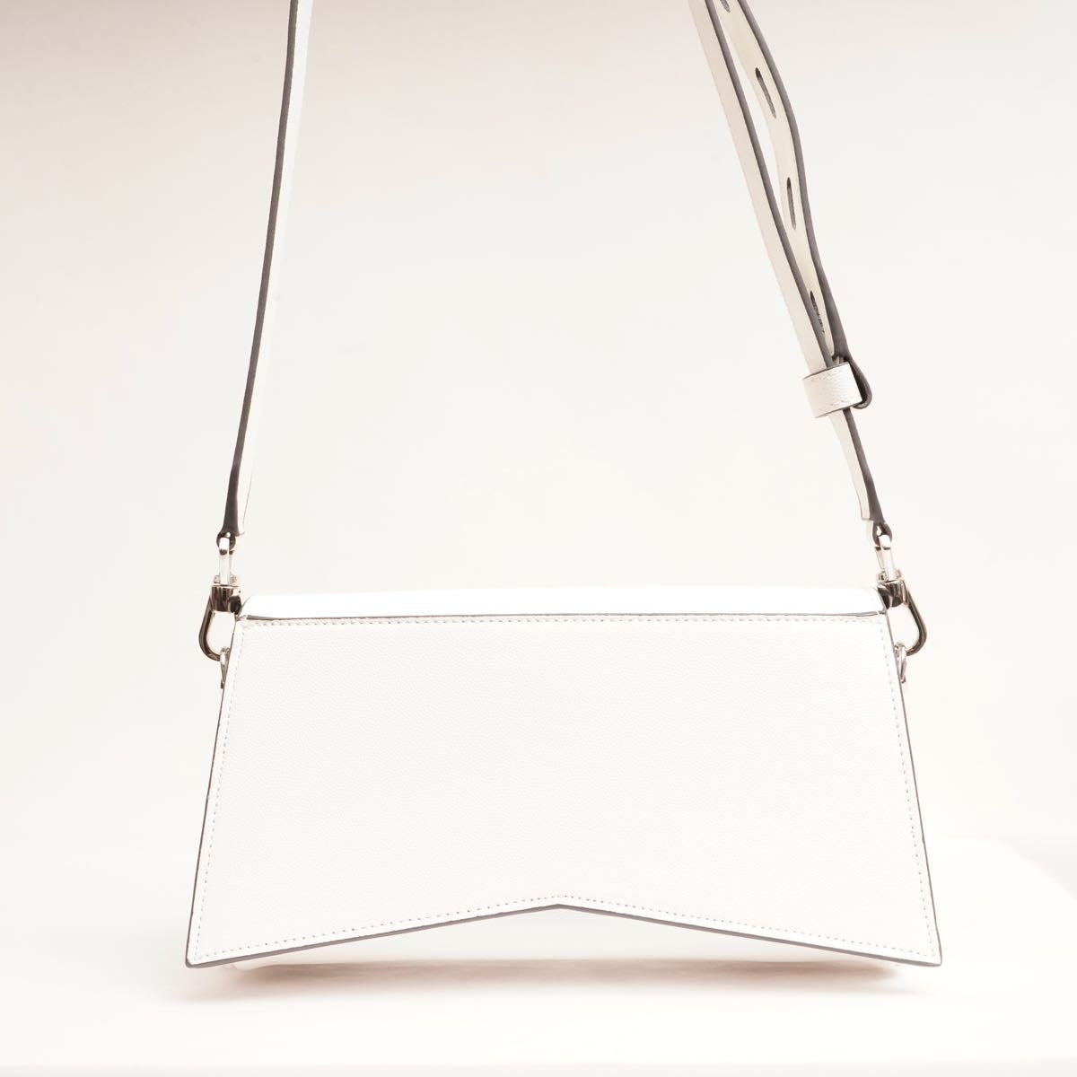 KARL LAGERFELD PARIS カールラガーフェルド ホワイト レザー クラッチ＆ショルダー 2WAY バッグ WHITE LEATHER CLUTCH&SHOULDER 2WAY BAG  「Elegance is an attitude」