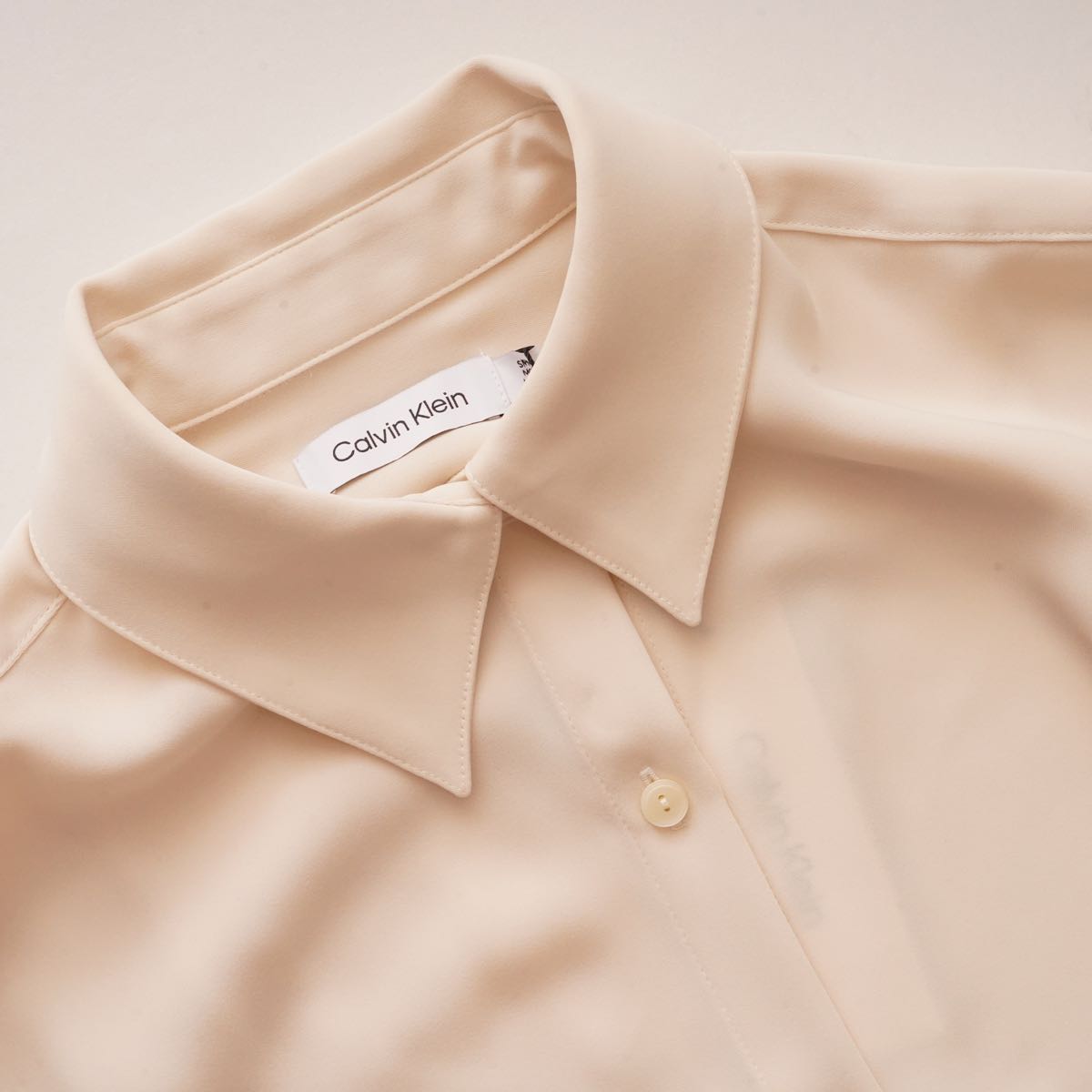 CK カルバンクライン パールホワイト リラックスフィットデザインシャツ ポリブラウス CALVIN KLEIN PEARL WHITE RELAXFIT SHIRT BLOUSE WOMENS