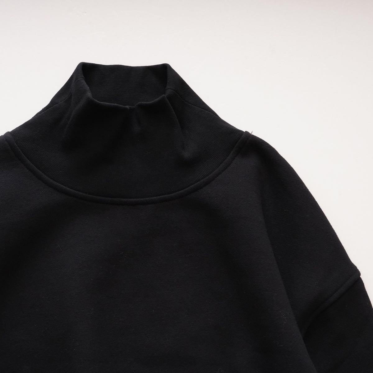 oak + fort オークアンドフォート ブラック ハイネック スウェットトップ BLACK RELAX FIT HIGH NECK SWEAT TOP WOMEN