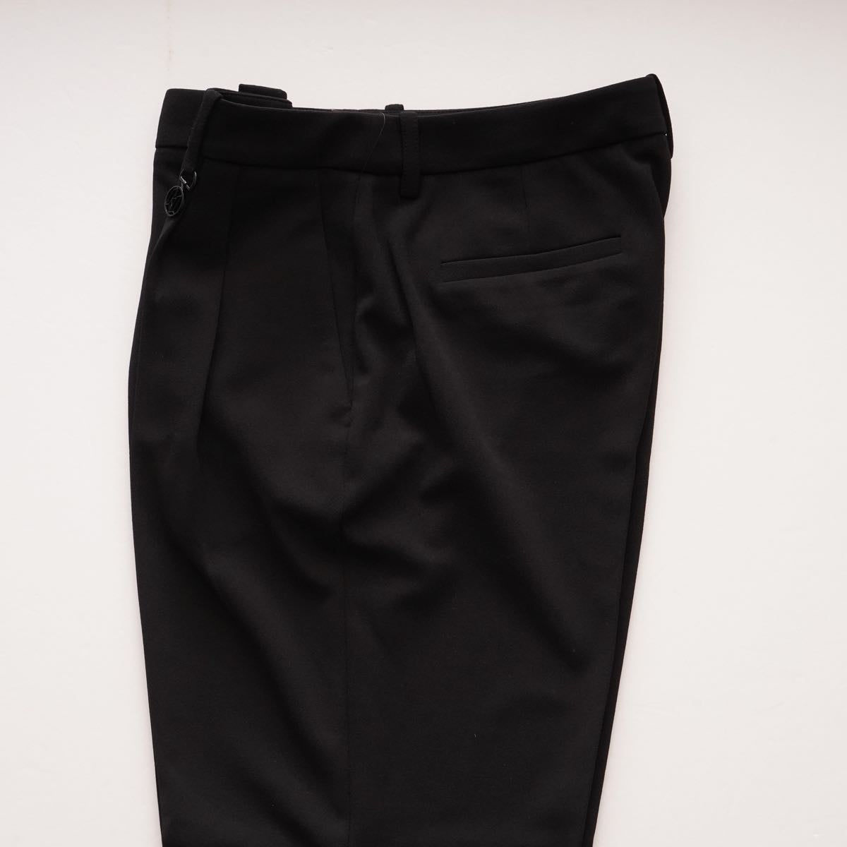 KARL LAGERFELD PARIS カールラガーフェルド ブラック ストレッチ センタープレス スラックス パンツ BLACK POLY SLACKS PANTS WOMEN