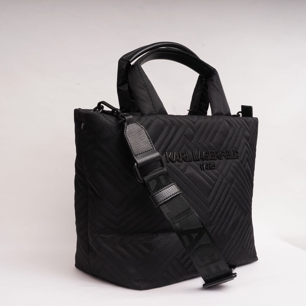 KARL LAGERFELD PARIS カールラガーフェルド ブラック ナイロン キルティング トートバッグ BLACK NYLON QUILTING TOTE-BAG