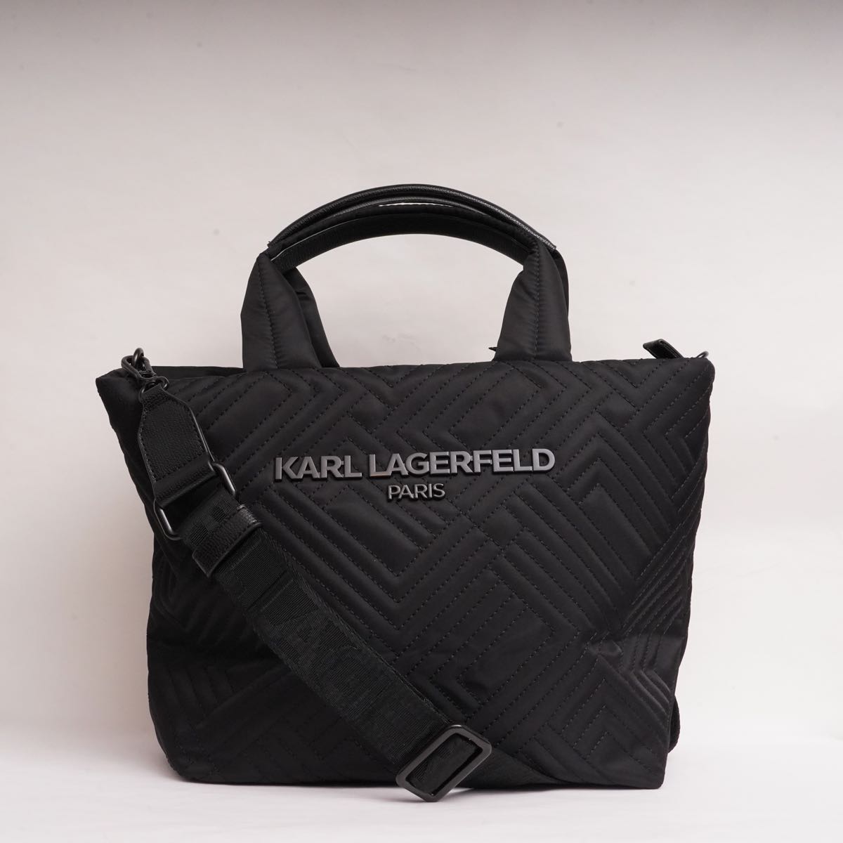 KARL LAGERFELD PARIS カールラガーフェルド ブラック ナイロン キルティング トートバッグ BLACK NYLON QUILTING TOTE-BAG