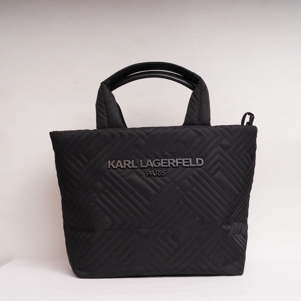 KARL LAGERFELD PARIS カールラガーフェルド ブラック ナイロン キルティング トートバッグ BLACK NYLON QUILTING TOTE-BAG