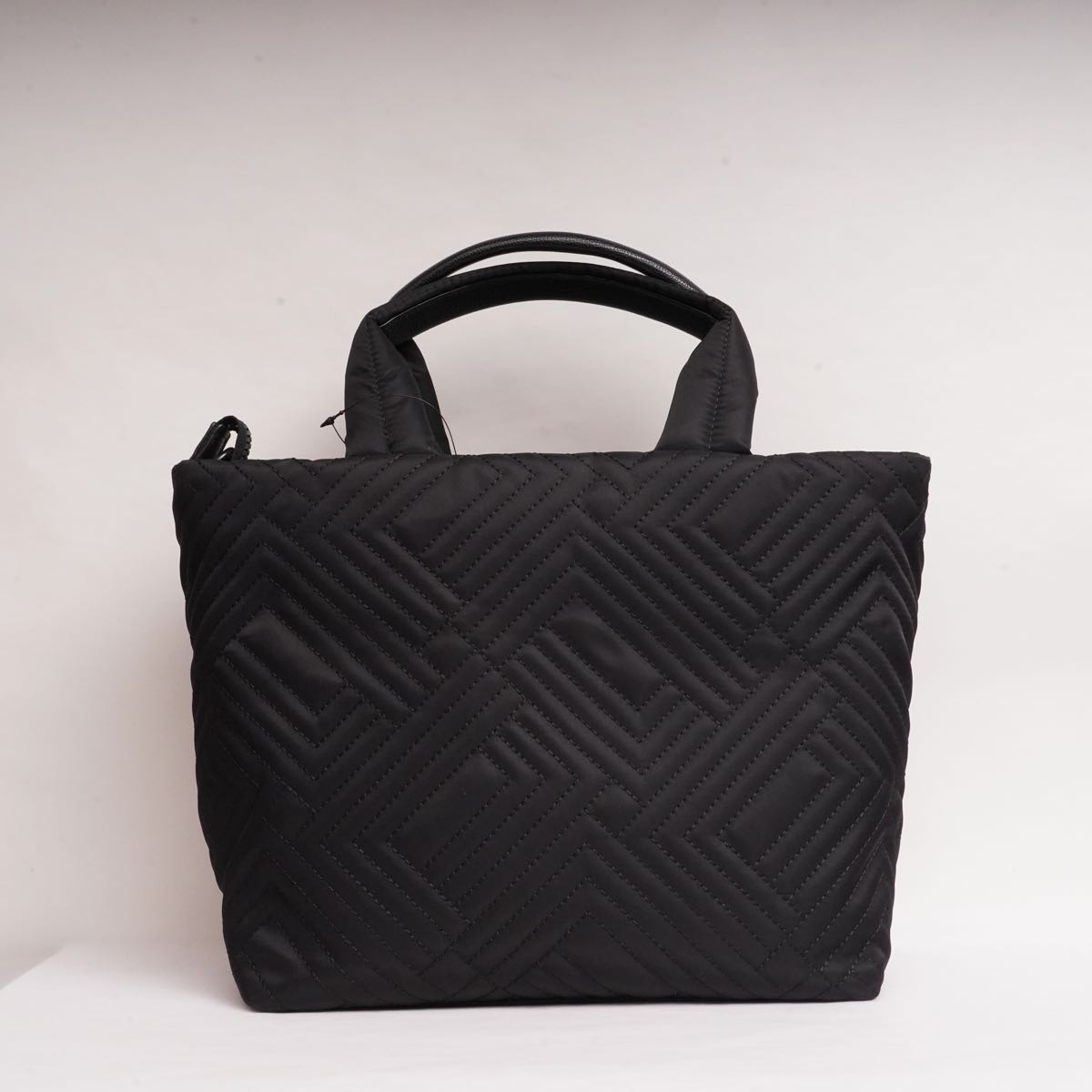 KARL LAGERFELD PARIS カールラガーフェルド ブラック ナイロン キルティング トートバッグ BLACK NYLON QUILTING TOTE-BAG