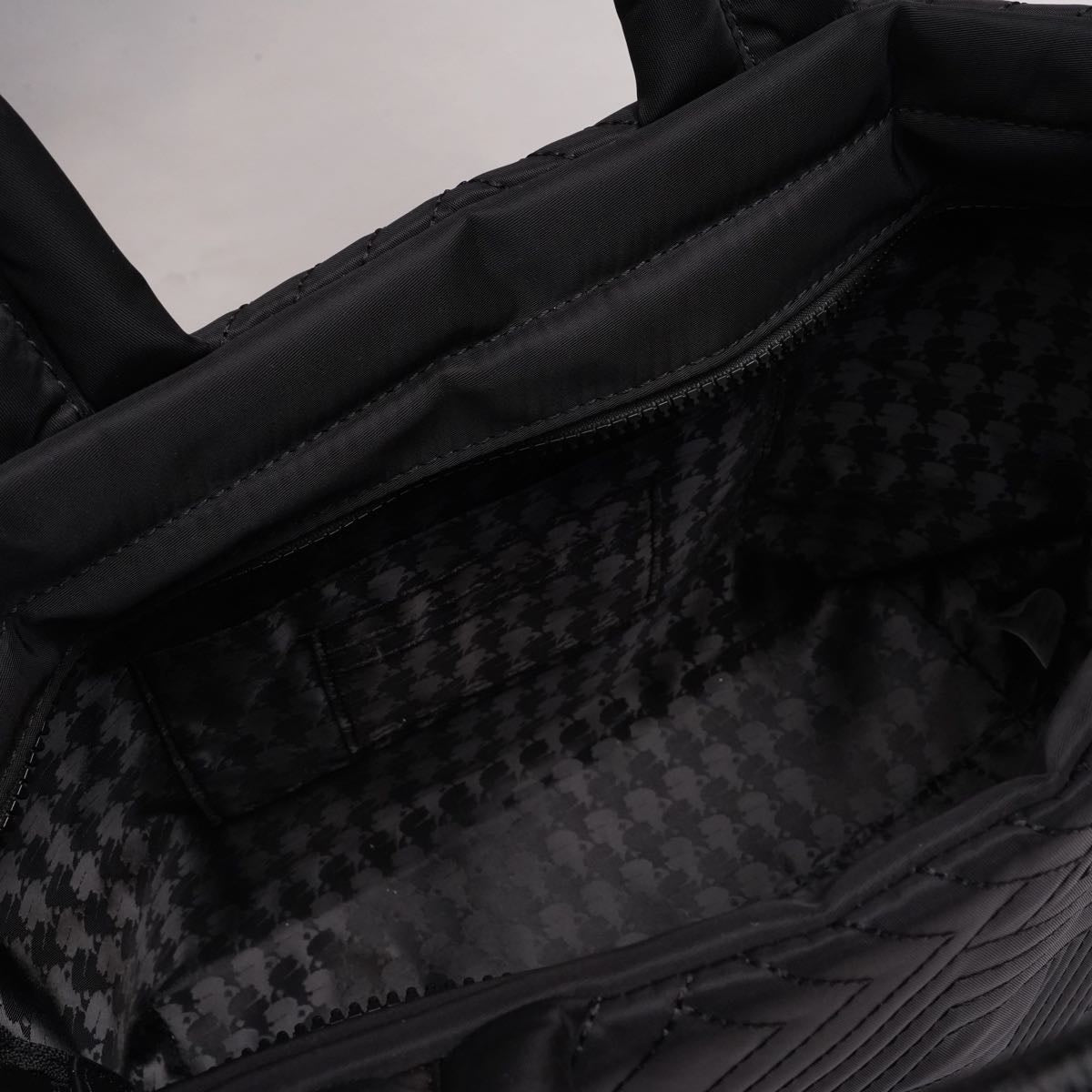 KARL LAGERFELD PARIS カールラガーフェルド ブラック ナイロン キルティング トートバッグ BLACK NYLON QUILTING TOTE-BAG