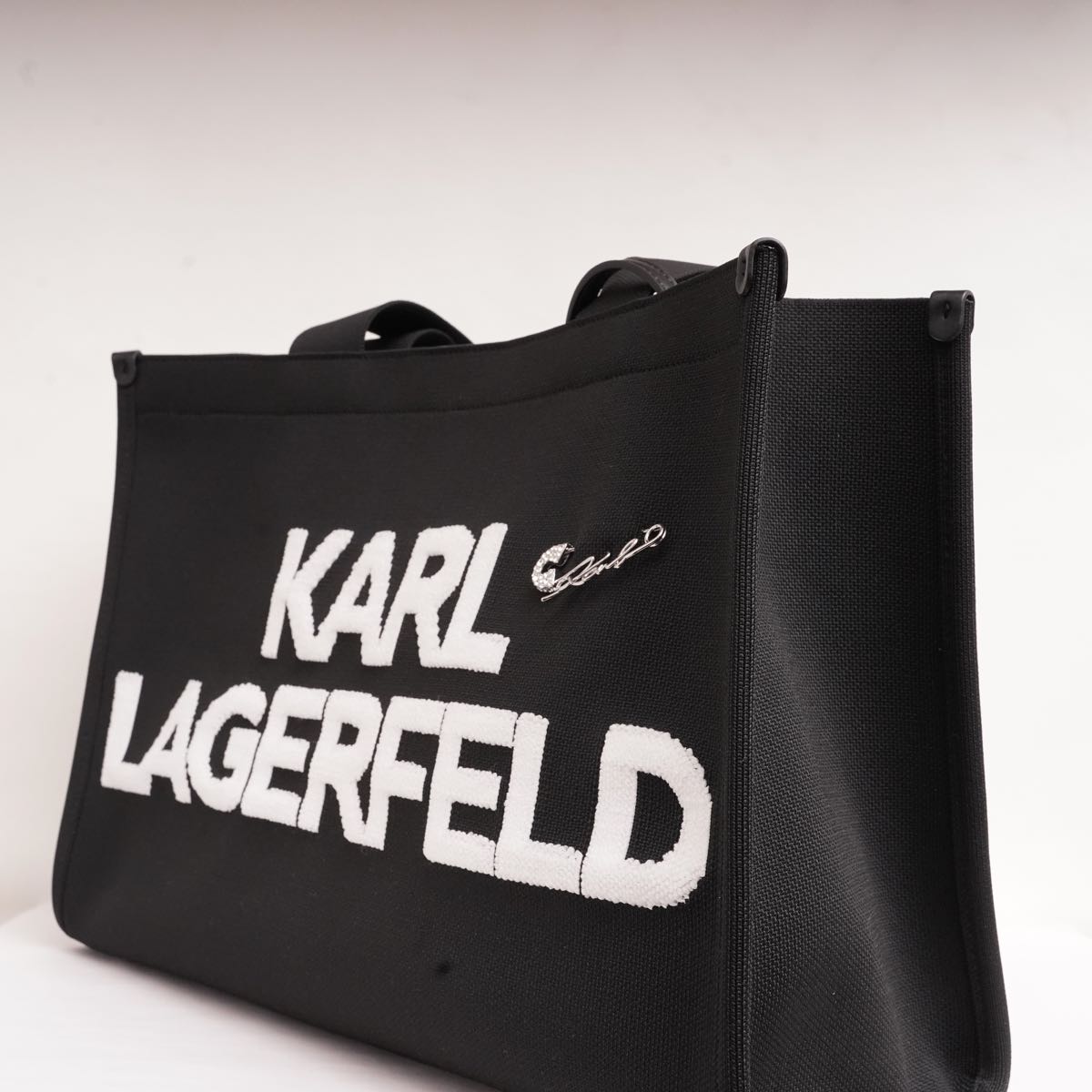 KARL LAGERFELD PARIS カールラガーフェルド ブラック ポーチ付き ロゴトートバッグ BLACK LOGO TOTE BAG WITH POUCH