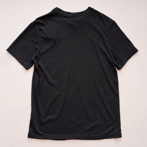 ナイキ ブラック NIKE MOVING CO. ムーヴィング プリントTシャツ NIKE BLACKE PRINT TEE MEN