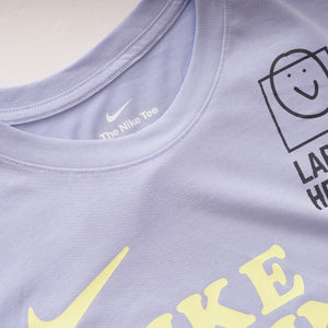 ナイキ サックス NIKE MOVING CO. ムーヴィング プリントTシャツ NIKE SAX-BLUE PRINT TEE MEN