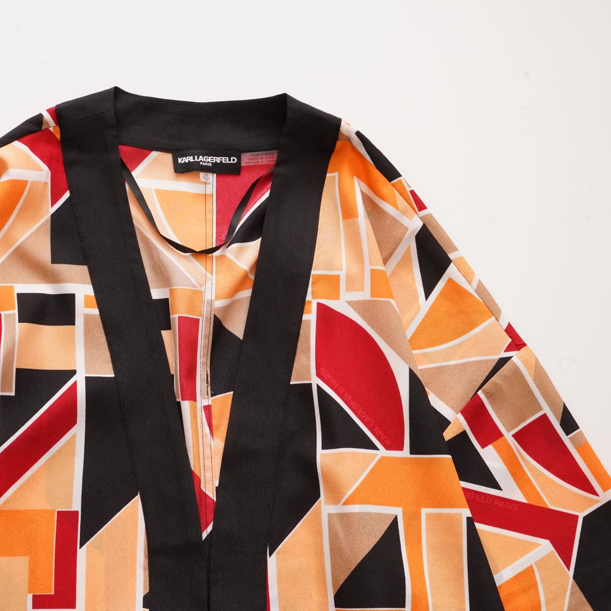 KARL LAGERFELD PARIS カールラガーフェルド マルチカラー グラフィックオープンフロントトップ  MULTI GRAPHIC PRINT OPEN FRONT TOP WOMEN