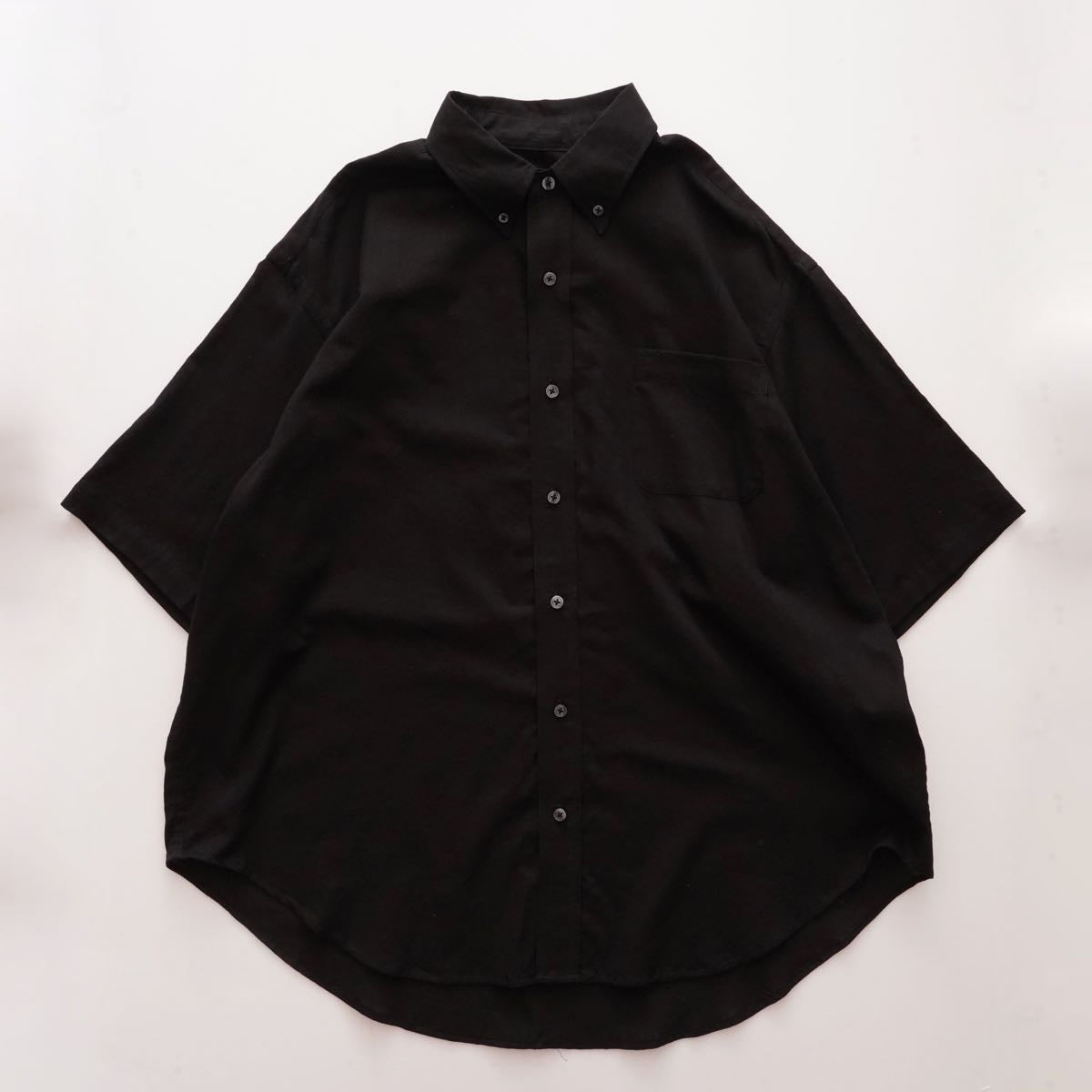 アドラーブル ブラック オーガニックコットン リラックスフィット 半袖ボタンダウンシャツ ADOLUVLE ORIGINAL BLACK ORGANIC COTTON  RELAX-FIT B.D. SHIRT