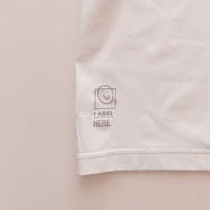 ナイキ ホワイト NIKE MOVING CO.  UV UPF 40+ & DRI-FIT UVカット＆ドライフィット ムーヴィング プリントTシャツ NIKE WHITE PRINT TEE MEN