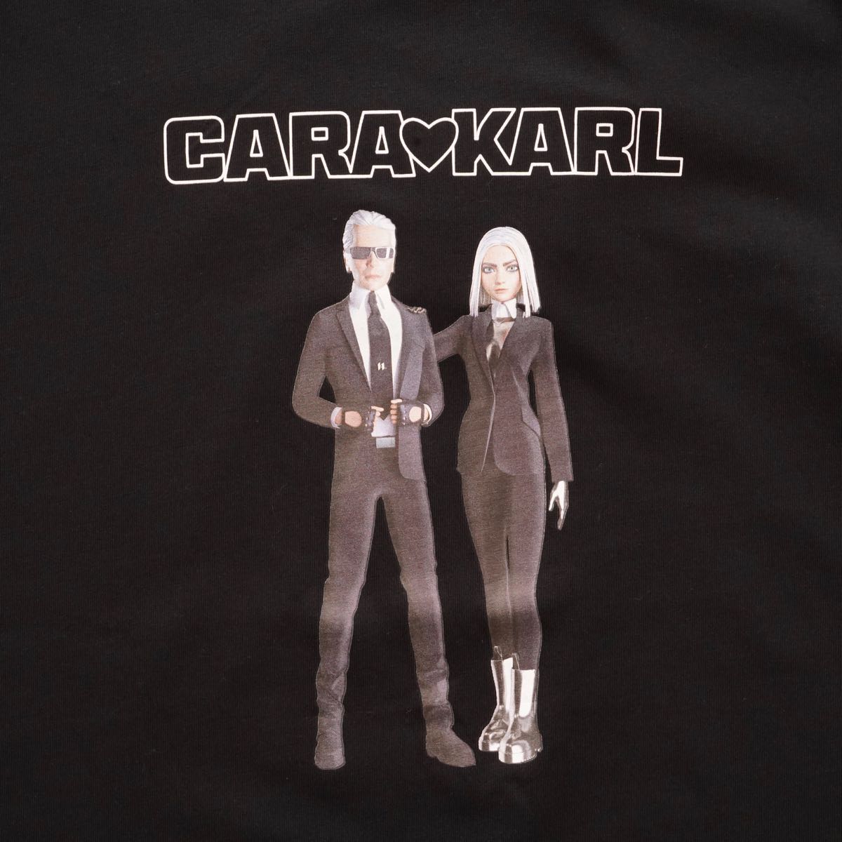 KARL LAGERFELD PARIS カールラガーフェルド パリ ブラック カーラ ラブスカール プリント Tシャツ BLACK CARA LOVES KARL PRINT TEE FOR ALL GENDERS