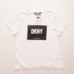 画像をギャラリービューアに読み込む, DKNY ダナキャランニューヨーク ホワイト スクエアロゴ プリント Tシャツ WHITE SQUARE LOGO PRINT TEE WOMEN
