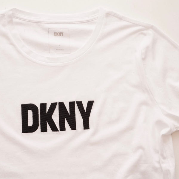 DKNY ダナキャランニューヨーク ホワイト ロゴ 刺繍 Tシャツ