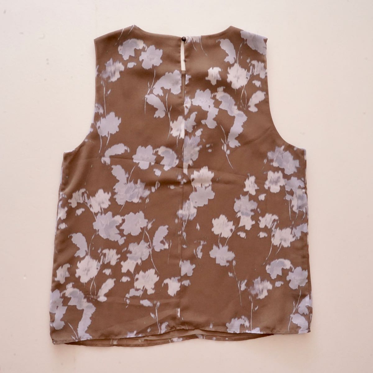 CK カルバンクラインジーンズ ブラウン フラワー柄 ポリタンクトップ ノースリーブブラウス CALVIN KLEIN JEANS BROWN FLOWER TANK TOP SLEEVELESS BLOUSE WOMENS