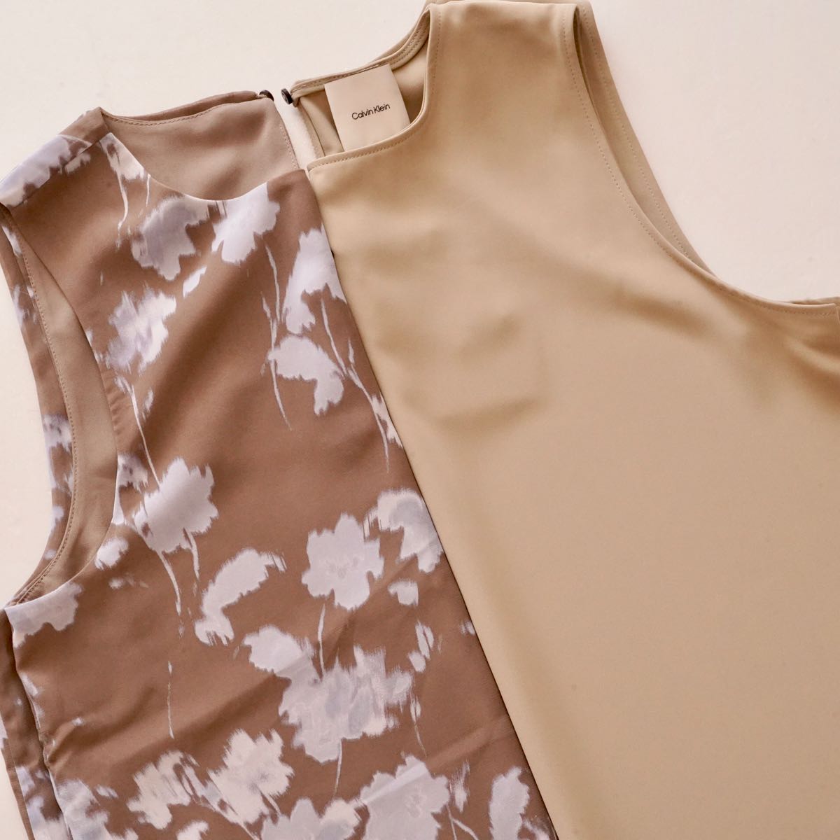 CK カルバンクラインジーンズ ブラウン フラワー柄 ポリタンクトップ ノースリーブブラウス CALVIN KLEIN JEANS BROWN FLOWER TANK TOP SLEEVELESS BLOUSE WOMENS