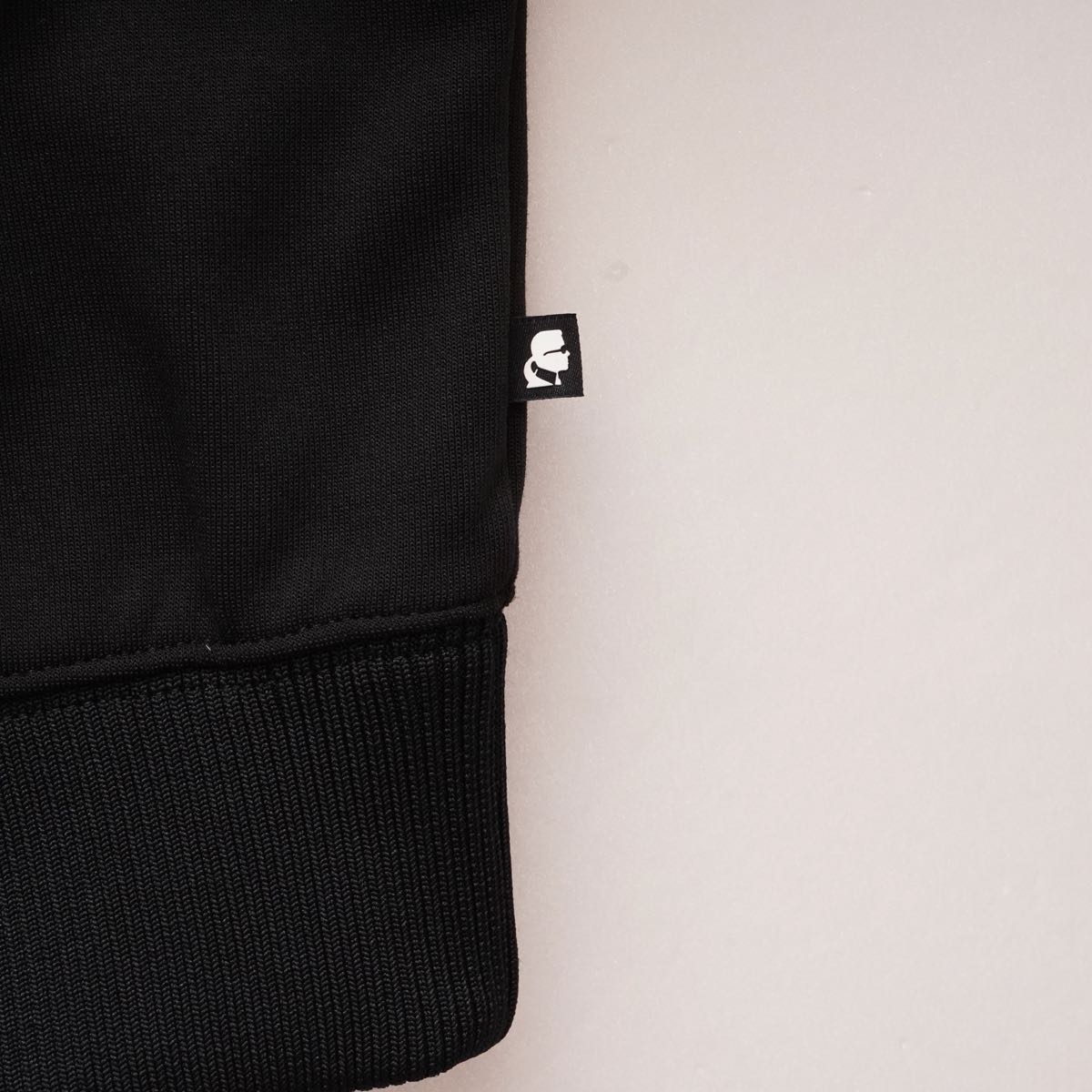 KARL LAGERFELD PARIS カールラガーフェルド ブラック 切り替え パーカー ロゴテープ フーディ BLACK HOODIE WOMEN