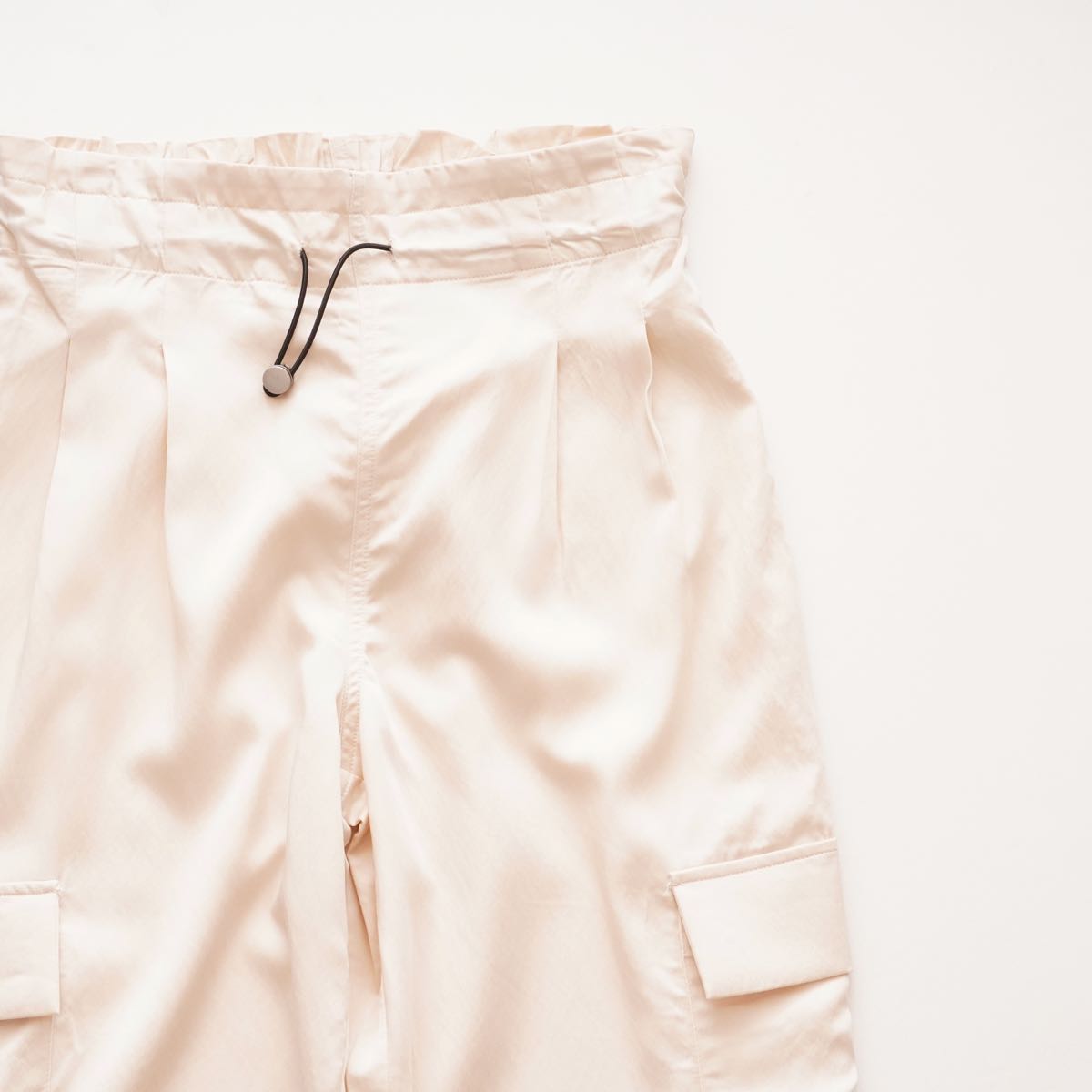 DKNY ダナキャランニューヨーク ライトベージュ イージーカーゴパンツ LIGHT BEIGE EASY CARGO PANTS WOMEN