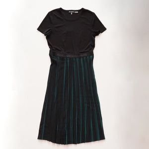 KARL LAGERFELD PARIS カールラガーフェルド ブラック×グリーン プリーツワンピース ドレス ショートスリーブ タイベルトワンピース ドレス BLACK SHORT-SLEEVE PLEATS DRESS WOMEN