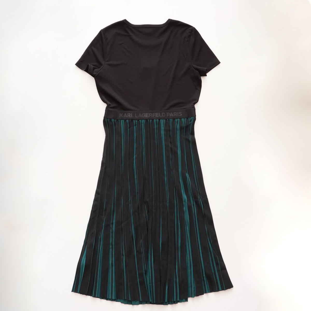 KARL LAGERFELD PARIS カールラガーフェルド ブラック×グリーン プリーツワンピース ドレス ショートスリーブ タイベルトワンピース ドレス BLACK SHORT-SLEEVE PLEATS DRESS WOMEN